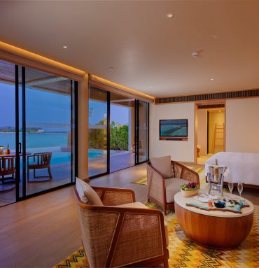 Beach Residence with Private Pool (2-4 sovrum)
